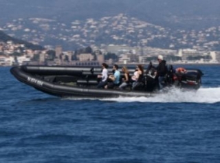 乘坐出租车的海上旅行 